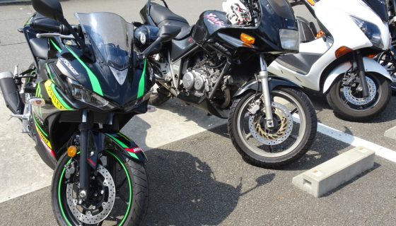 駐車しているバイク